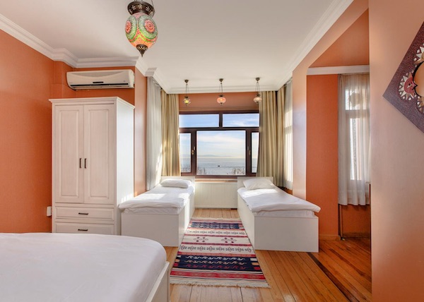 Skål Lighthouse Istanbul