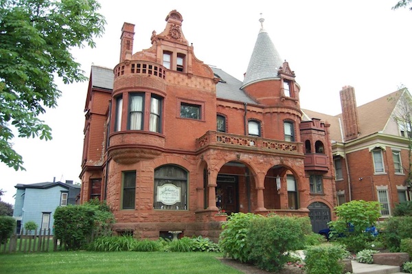Schuster Mansion Bed &amp; Breakfast